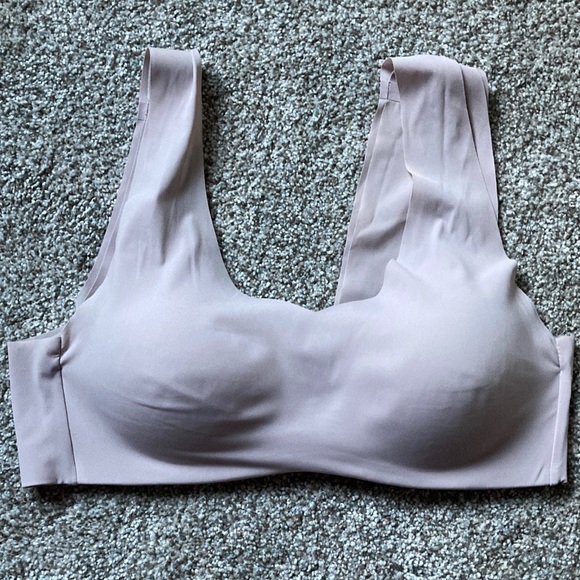 SOLD Hanes Seamless Bra - Picture 1 of 3
